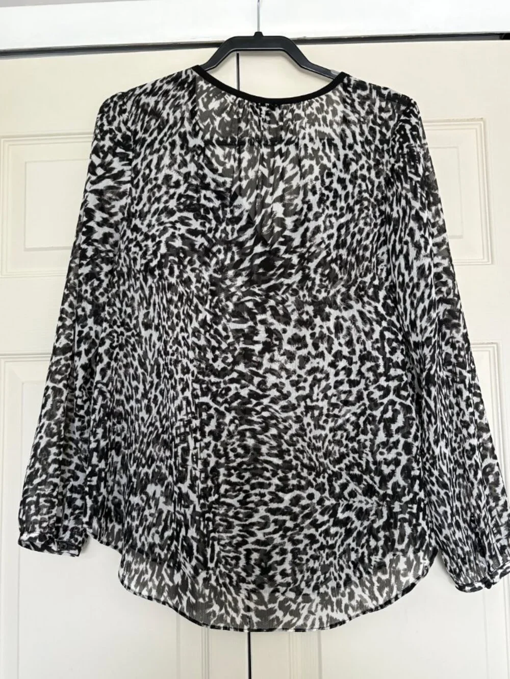 Woman's Top - Picture 2 of 4